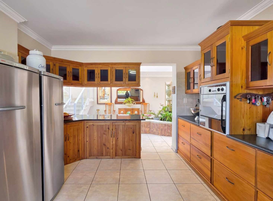 5 Bedroom Property for Sale in Bloubergstrand Western Cape